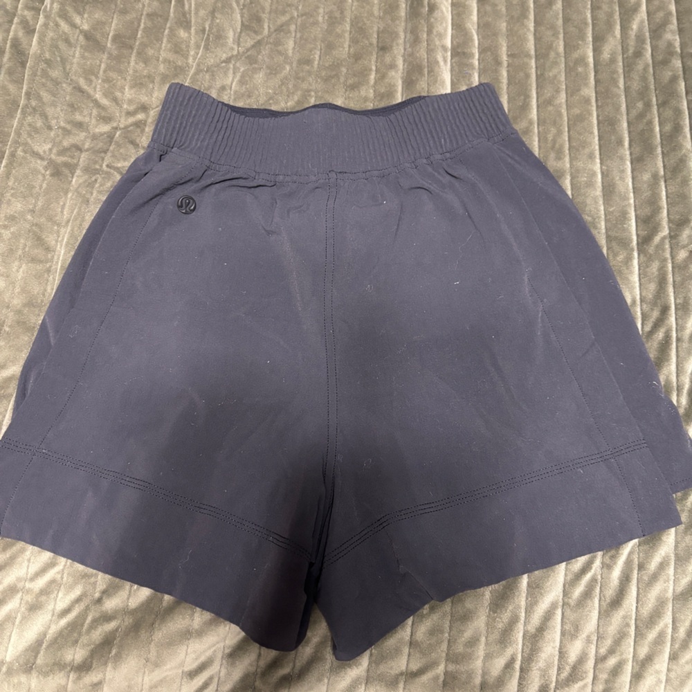 Lululemon Stretch Woven Relaxed-Fit High-Rise Short 4" - Picture 3 of 4